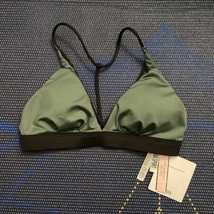 NWT Ultimate Lightly Lined Sports Bra in XS [Victoria’s Secret]